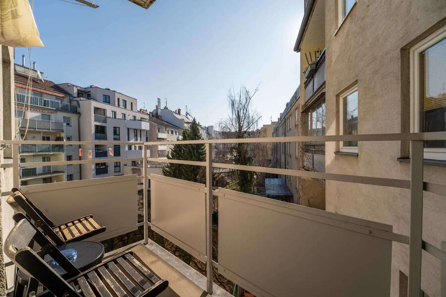 Private Balcony Overlooking Green Courtyard - Perfect for Morning Espresso or Evening Breeze in Vienna
