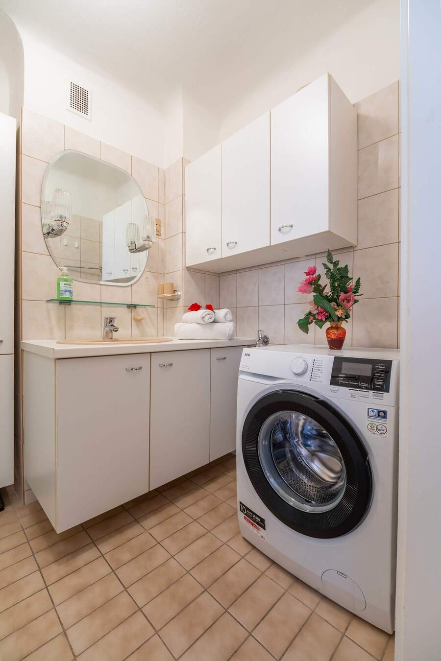 Functional Bathroom with Walk-In Shower, Storage & Washer - All Essentials for a Comfortable Long Stay