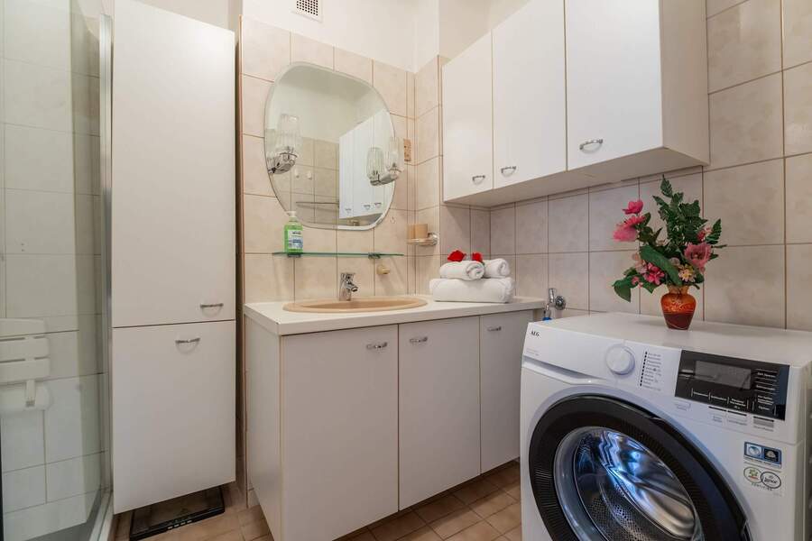 Functional Bathroom with Walk-In Shower, Storage & Washer - All Essentials for a Comfortable Long Stay