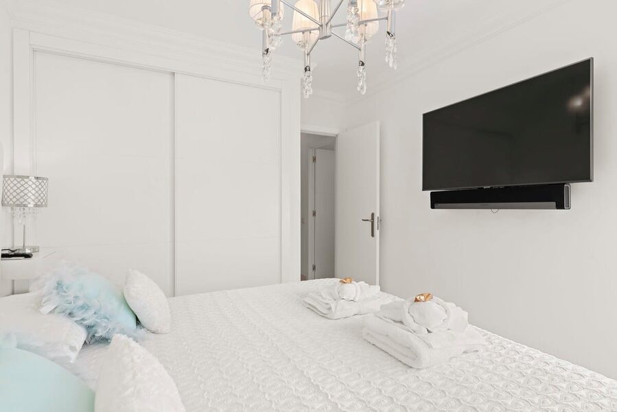 Master Bedroom with Queen-Bed, Wardrobe, Home Cinema, Mountain Views