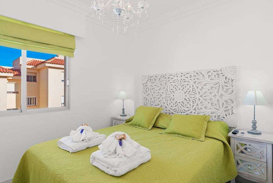 2nd Bedroom with Queen-Bed, TV & Sonos Sound System