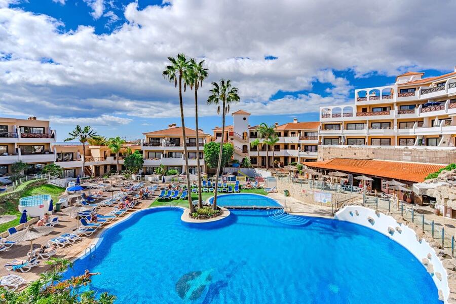 Year-Round Outdoor Pool with Bar, Sunbeds & Umbrellas