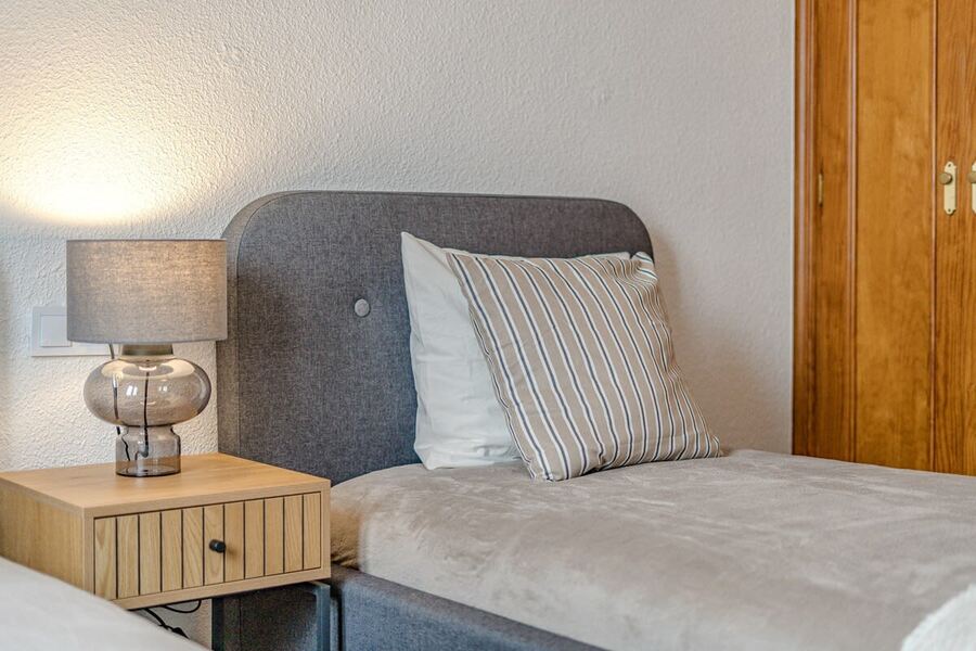 Twin Bedroom with 2 Single Beds, Wardrobe & TV