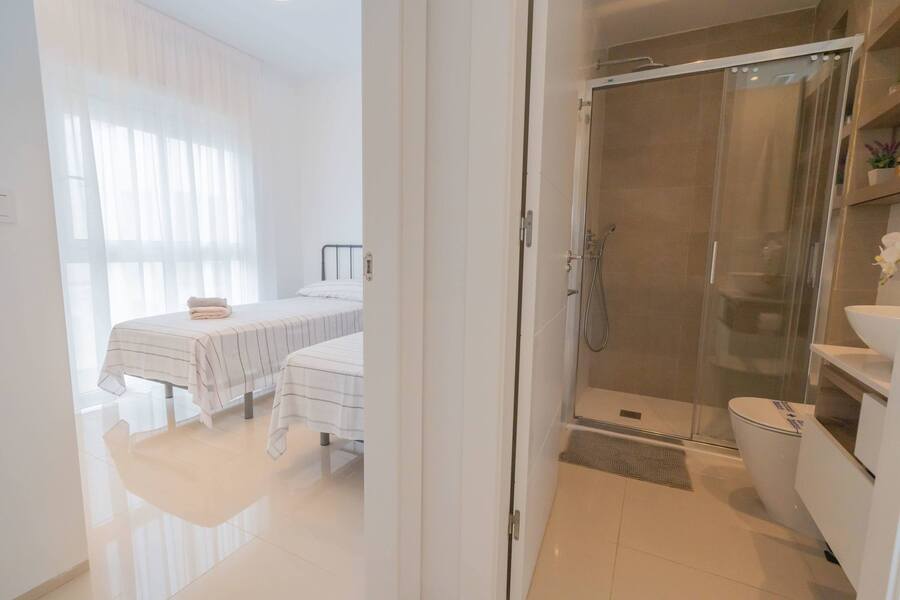 2nd Bedroom with 2 Single Beds and Closet