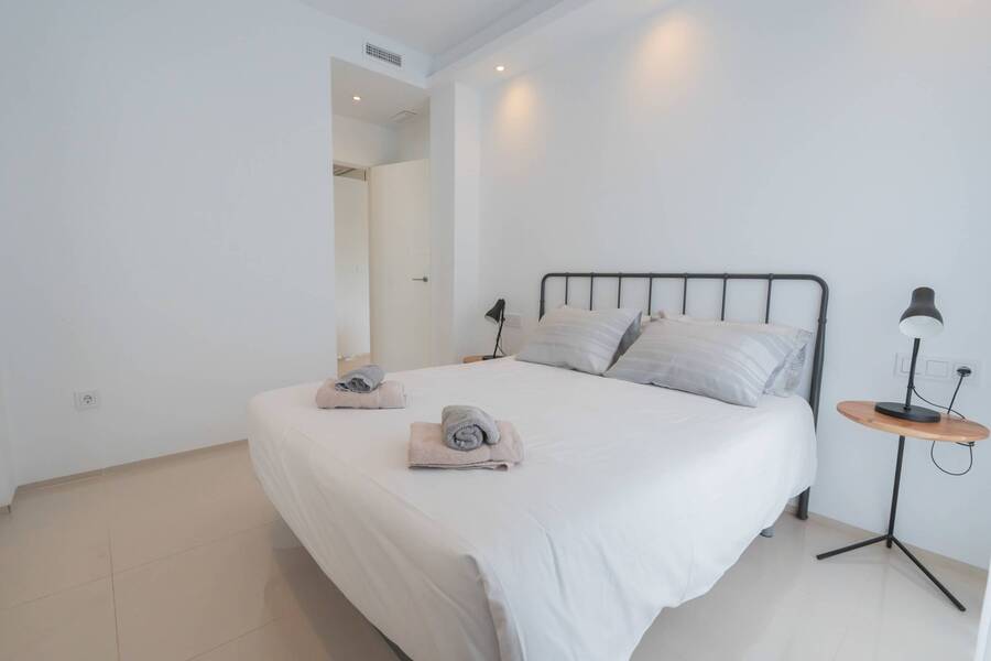 Main Bedroom with Double Bed, Closet and Ensuite Bathroom