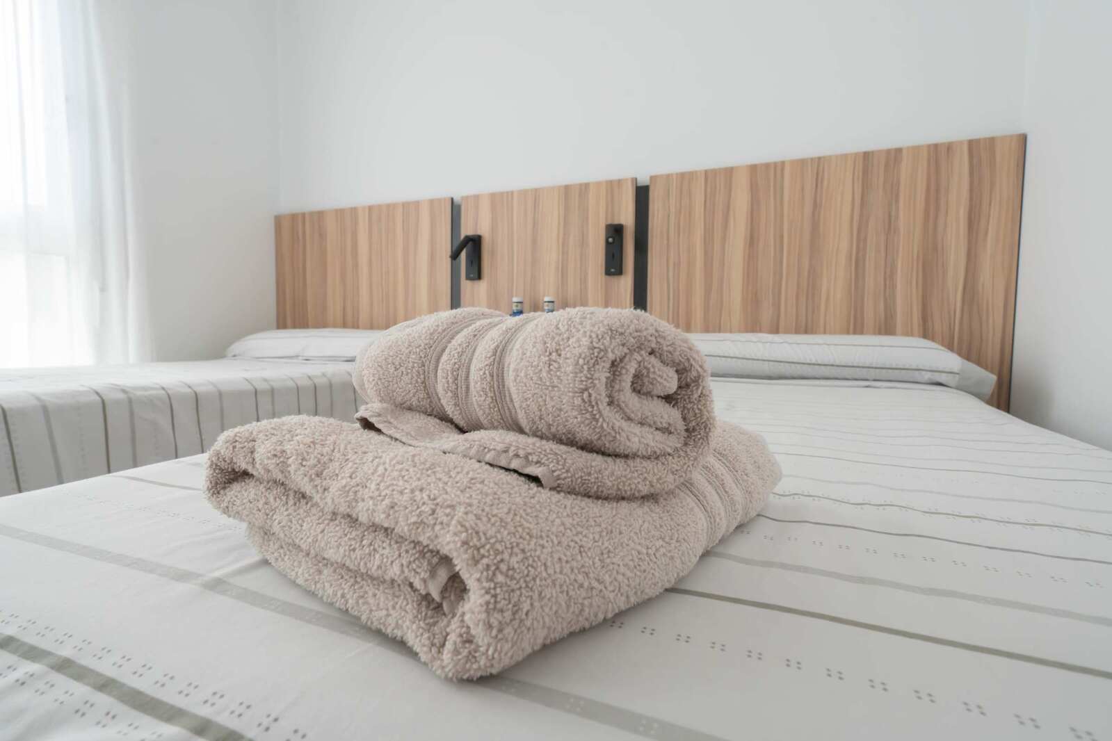 3rd Bedroom with 2 Single Beds and Closet