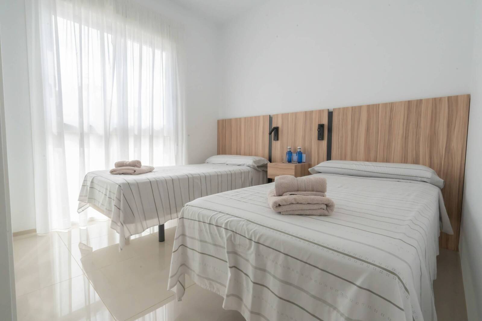 3rd Bedroom with 2 Single Beds and Closet