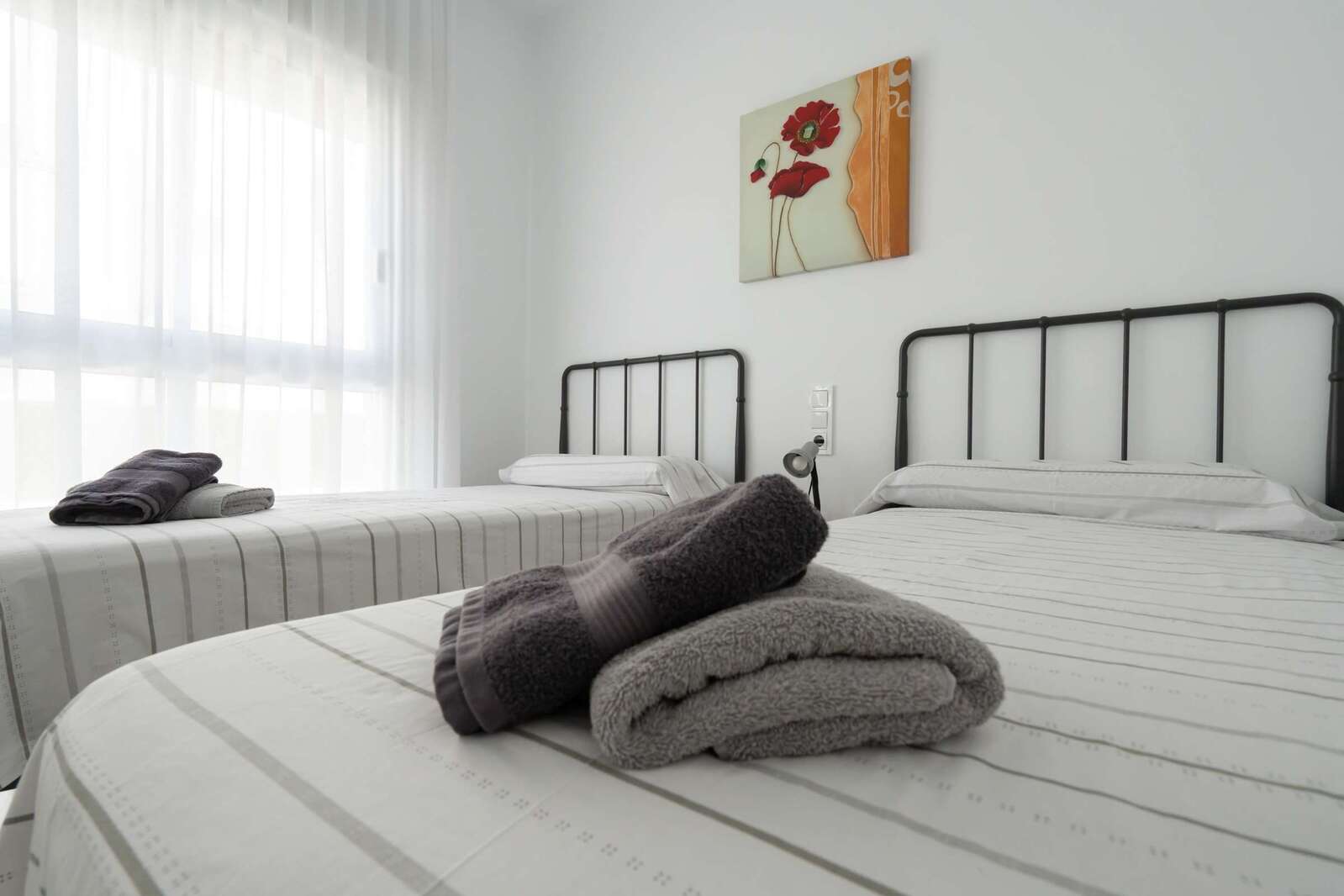 2nd Bedroom with 2 Single Beds and Closet