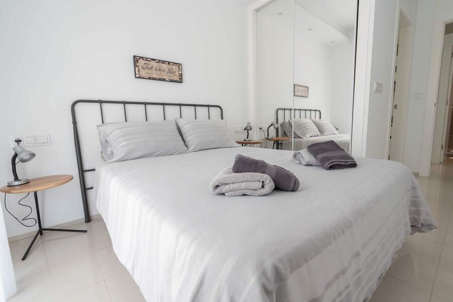 Main Bedroom with Double Bed, Closet and Ensuite Bathroom