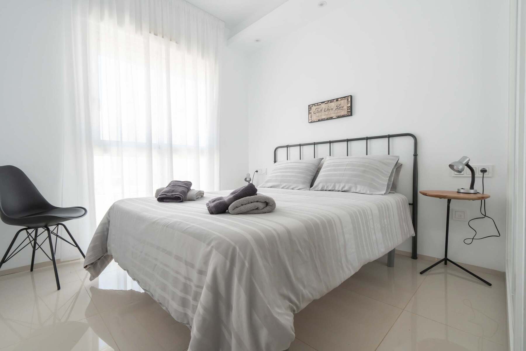 Main Bedroom with Double Bed, Closet and Ensuite Bathroom