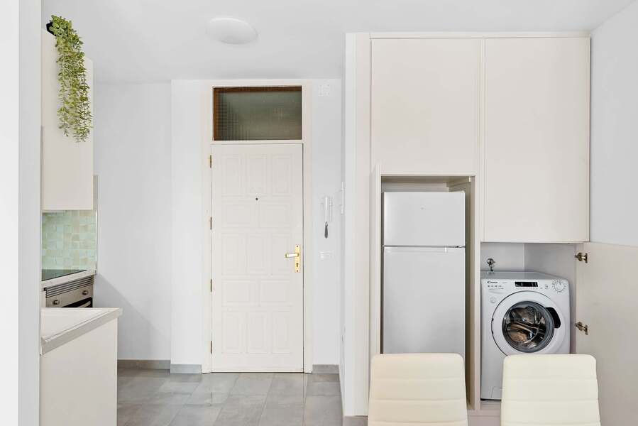 Kitchen with Dishwasher, Washing Machine, Oven, Stovetop, Fridge, Microwave, Electric Kettle and Coffee Machine