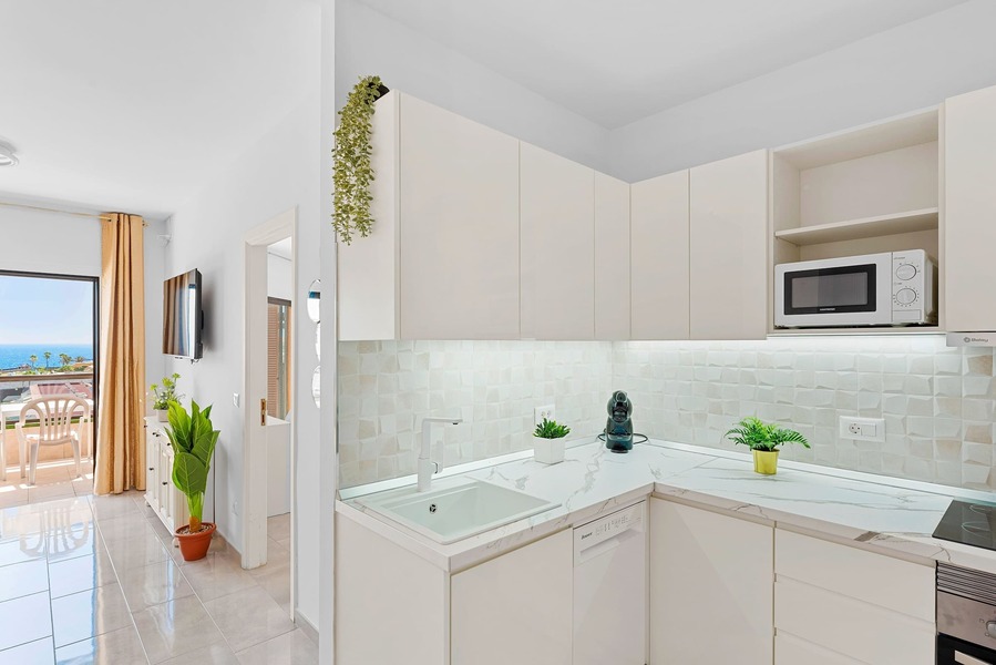 Kitchen with Dishwasher, Washing Machine, Oven, Stovetop, Fridge, Microwave, Electric Kettle and Coffee Machine