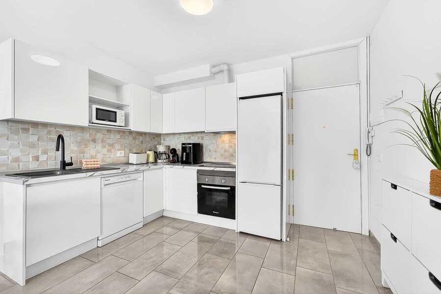 Kitchen with Dishwasher, Oven, Stovetop, Fridge, Microwave, Electric Kettle and Coffee Machine