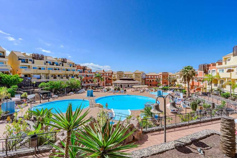 Complex Pool with Pool Bar and Sun Loungers
