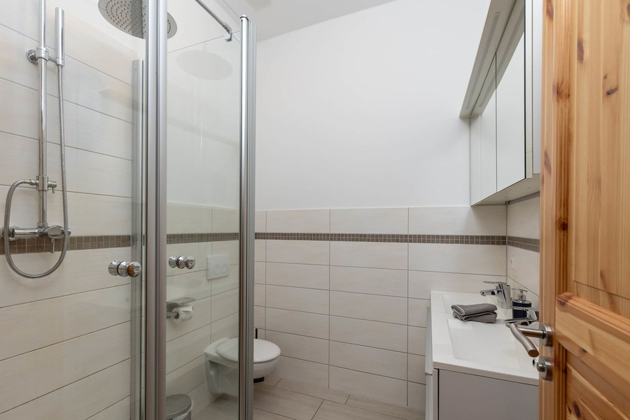 Bathroom with Walk-In Shower, Toilet & Basin