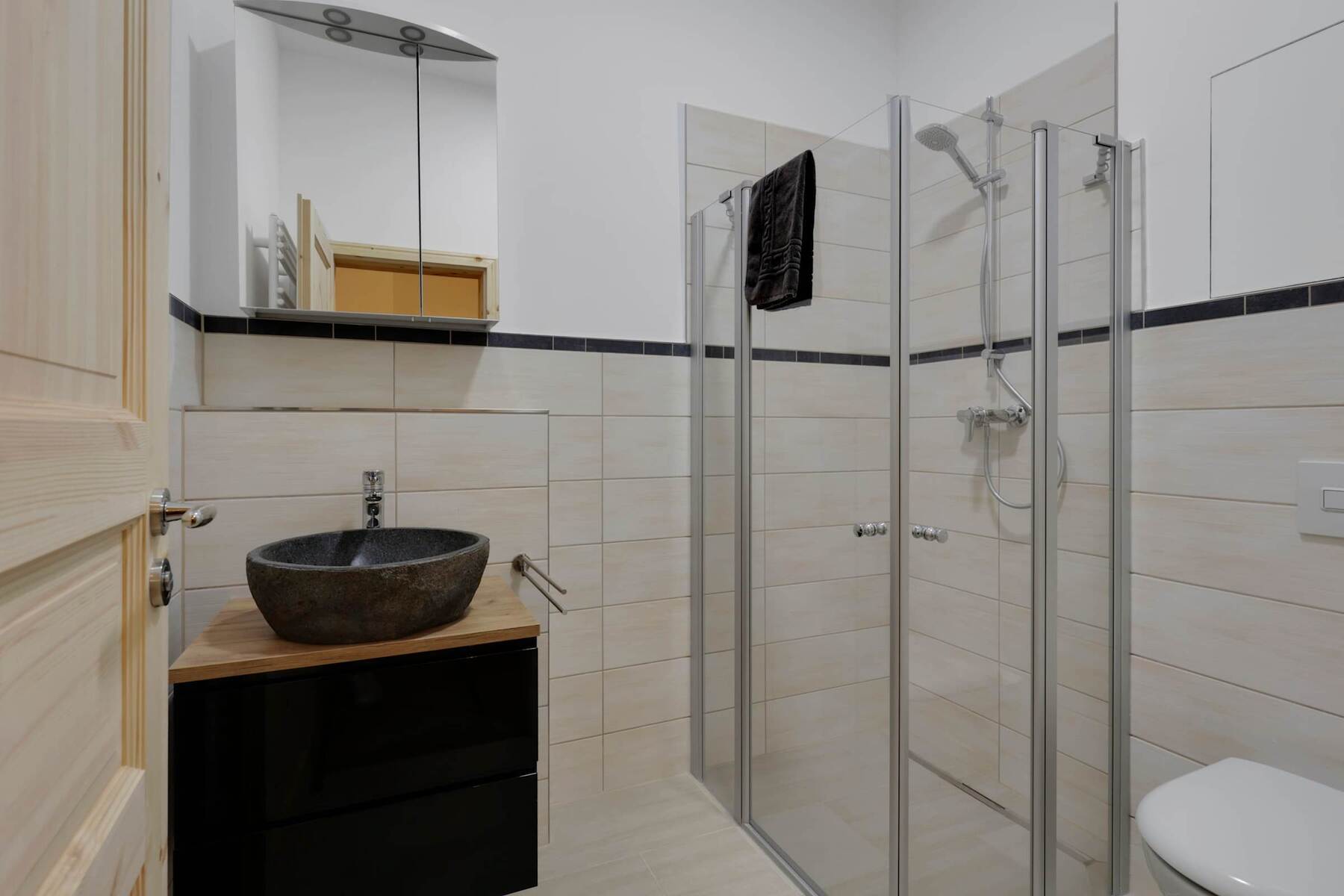 Modern Bathroom | Refreshing Walk-In Shower & Sleek Fixtures