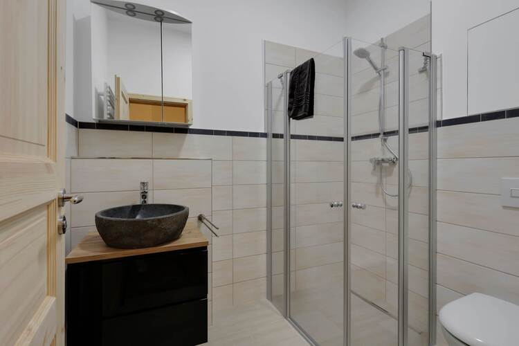 Modern Bathroom | Refreshing Walk-In Shower & Sleek Fixtures