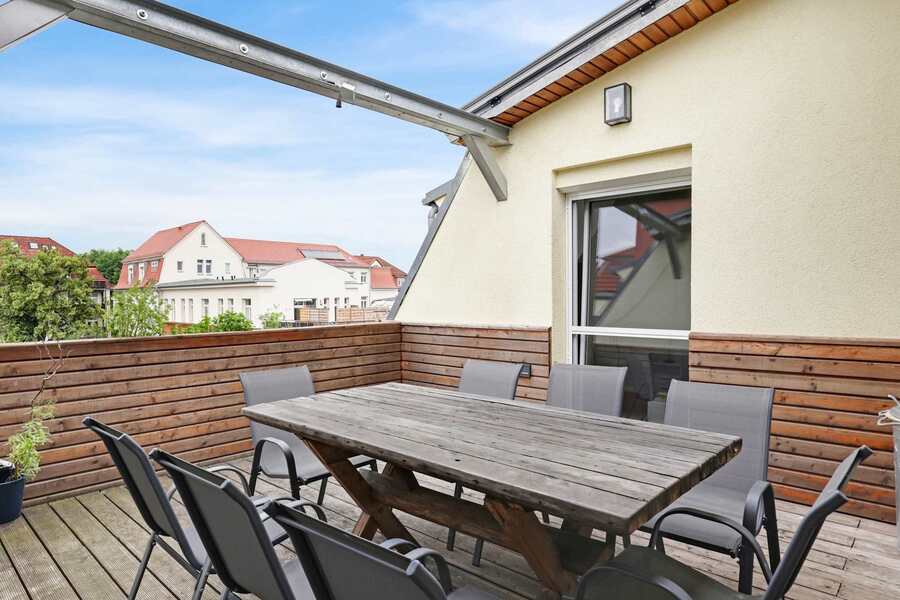 Private Roof Terrace | Outdoor Dining with Skyline Views