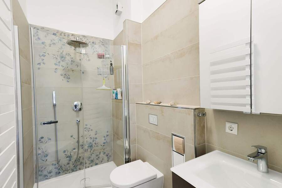 Modern Bathroom | Floral-Tile Walk-In Shower & Natural Tones