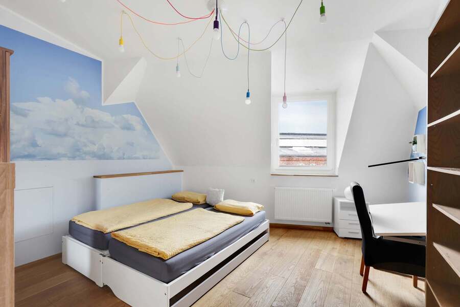 Warm Family Room | Light-Filled Desk, King Bed & Spacious Storage for Longer Stays