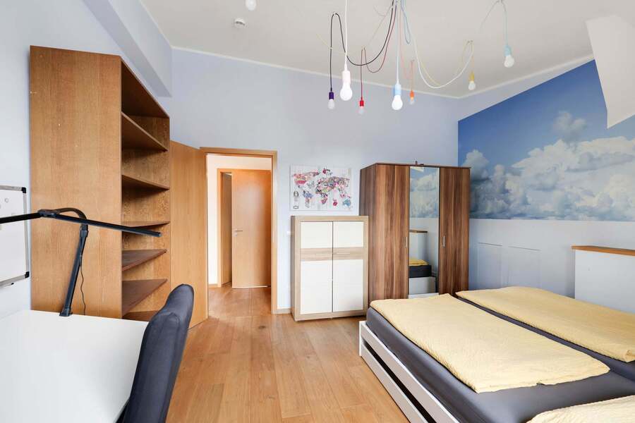 Warm Family Room | Light-Filled Desk, King Bed & Spacious Storage for Longer Stays