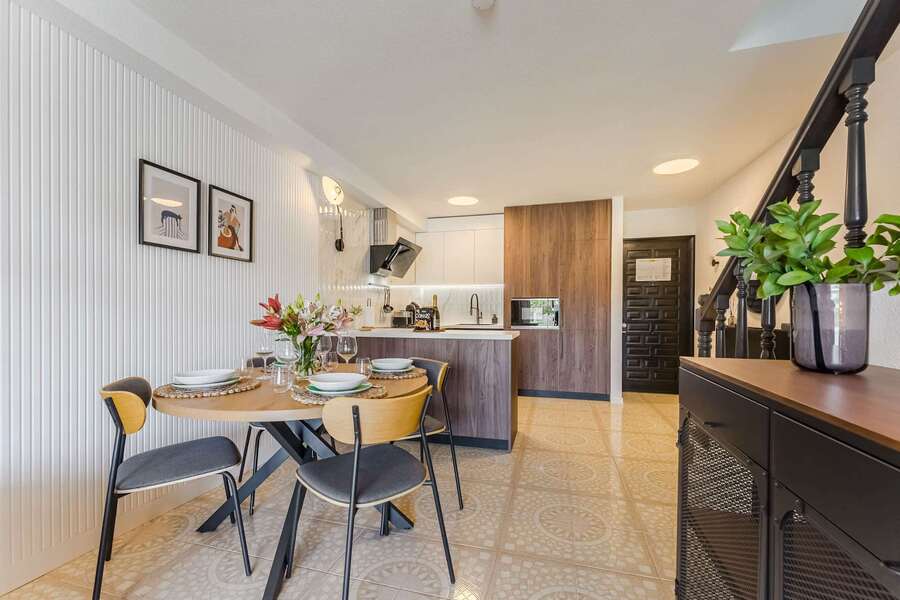 Modern Open-Plan Kitchen & Dining — Enjoy Flowing Spaces, Stylish Finishes, and the Comfort of Thoughtful Interior Design
