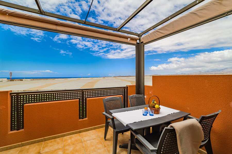 Terrace with Ocean & Teide Views – Enjoy Breakfast or Wine with a Canary Backdrop