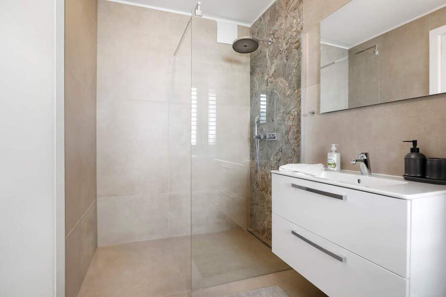 Elegant Rainfall Shower & Stylish Vanity — A Spa-Like Bathroom Designed for Daily Comfort and Convenience