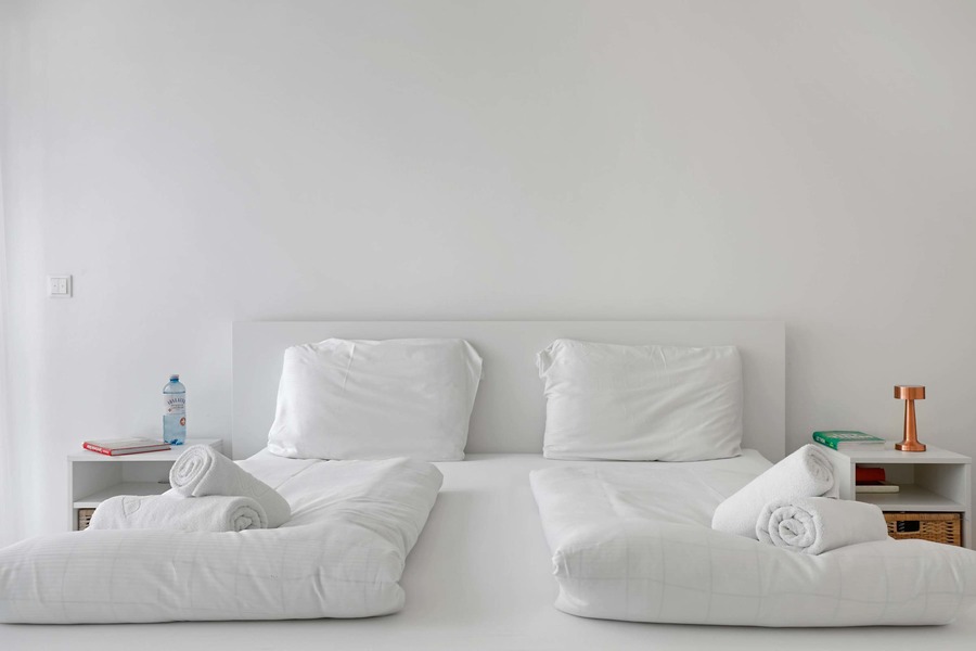 Crisp White Bedding & Twin Setup — Fresh, Hotel-Style Ambience for Work, Relaxation, or Extended Stays