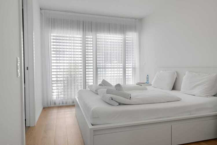 Peaceful Bedroom with Natural Light — Recharge Comfortably for Long-Term Stays in Vienna