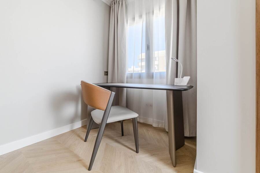 Dedicated Workstation with Daylight Views – Ideal for Remote Workers on Holiday in Tenerife