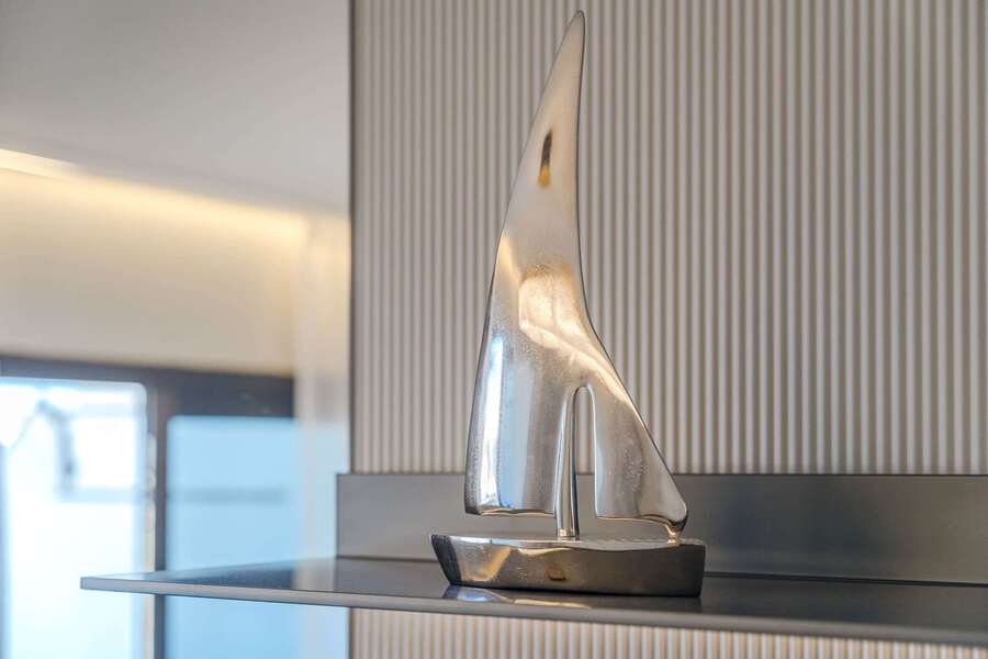 Sleek Silver Sailboat Accent – Nautical Charm Meets Modern Design