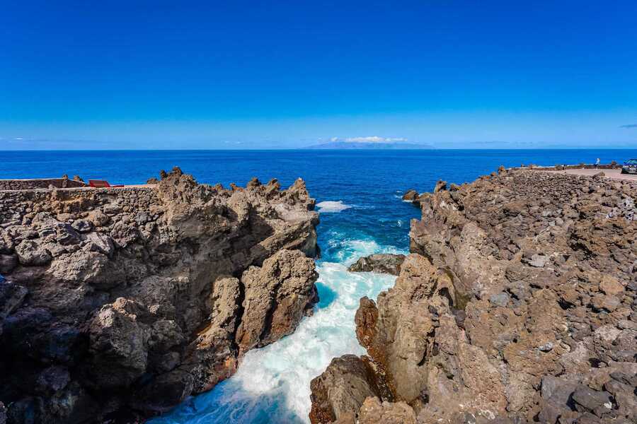 Natural Sea Pools and Cliff Formations – Embrace the Raw Beauty of Lava-Carved Seascapes