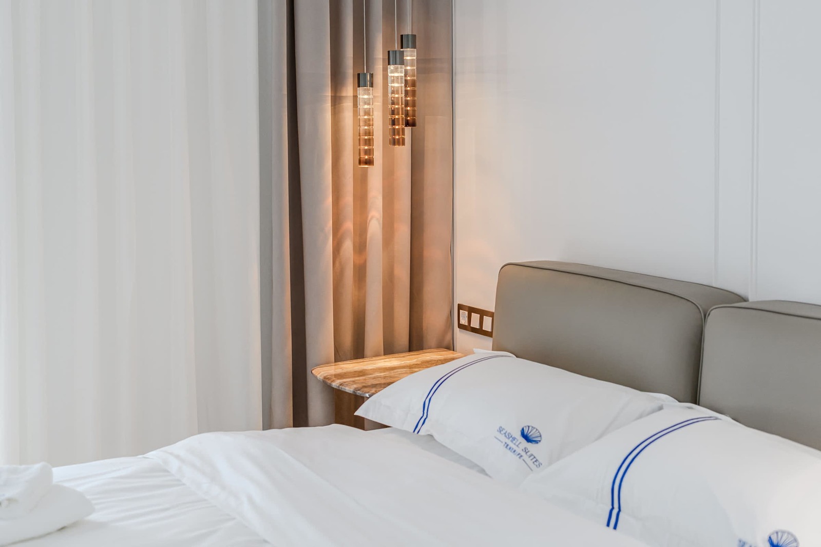 Serene Main Bedroom – King Bed with Ambient Lighting and Luxe Linens
