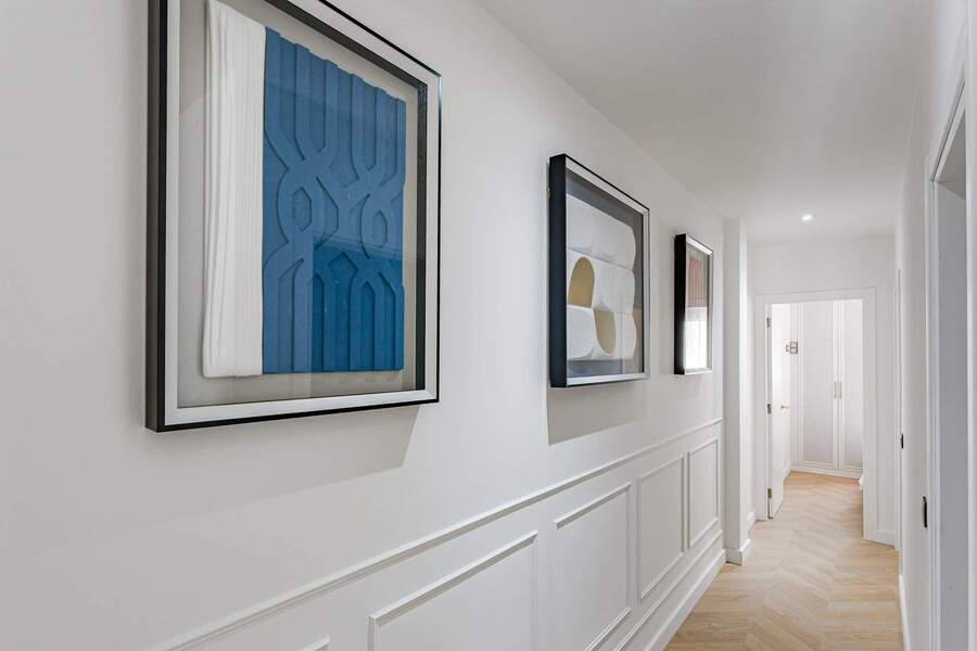 Framed Art Corridor – Boutique Gallery Style in the Hallway