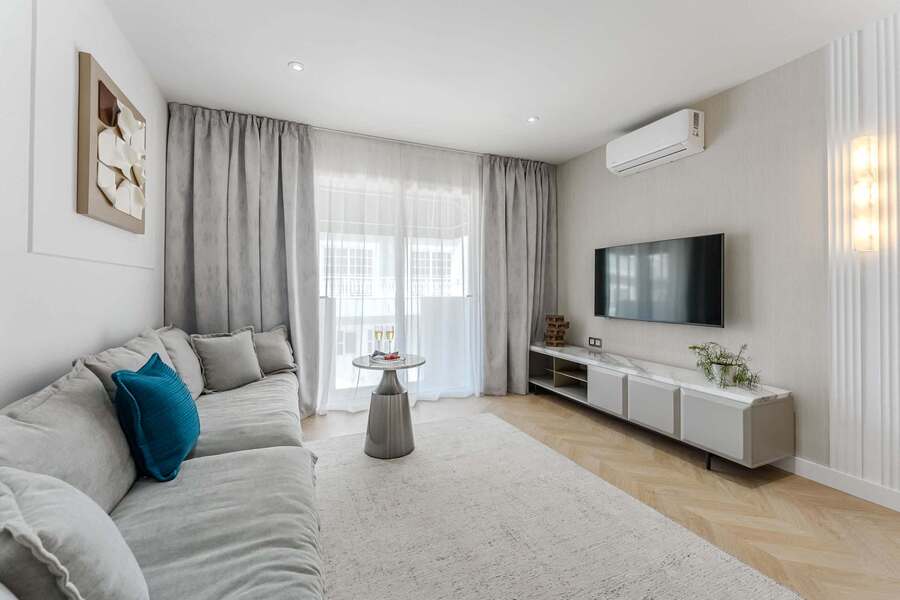 Sophisticated Lounge and Dining Area – Unwind in Plush Seating and Enjoy Meals Around a Designer Table