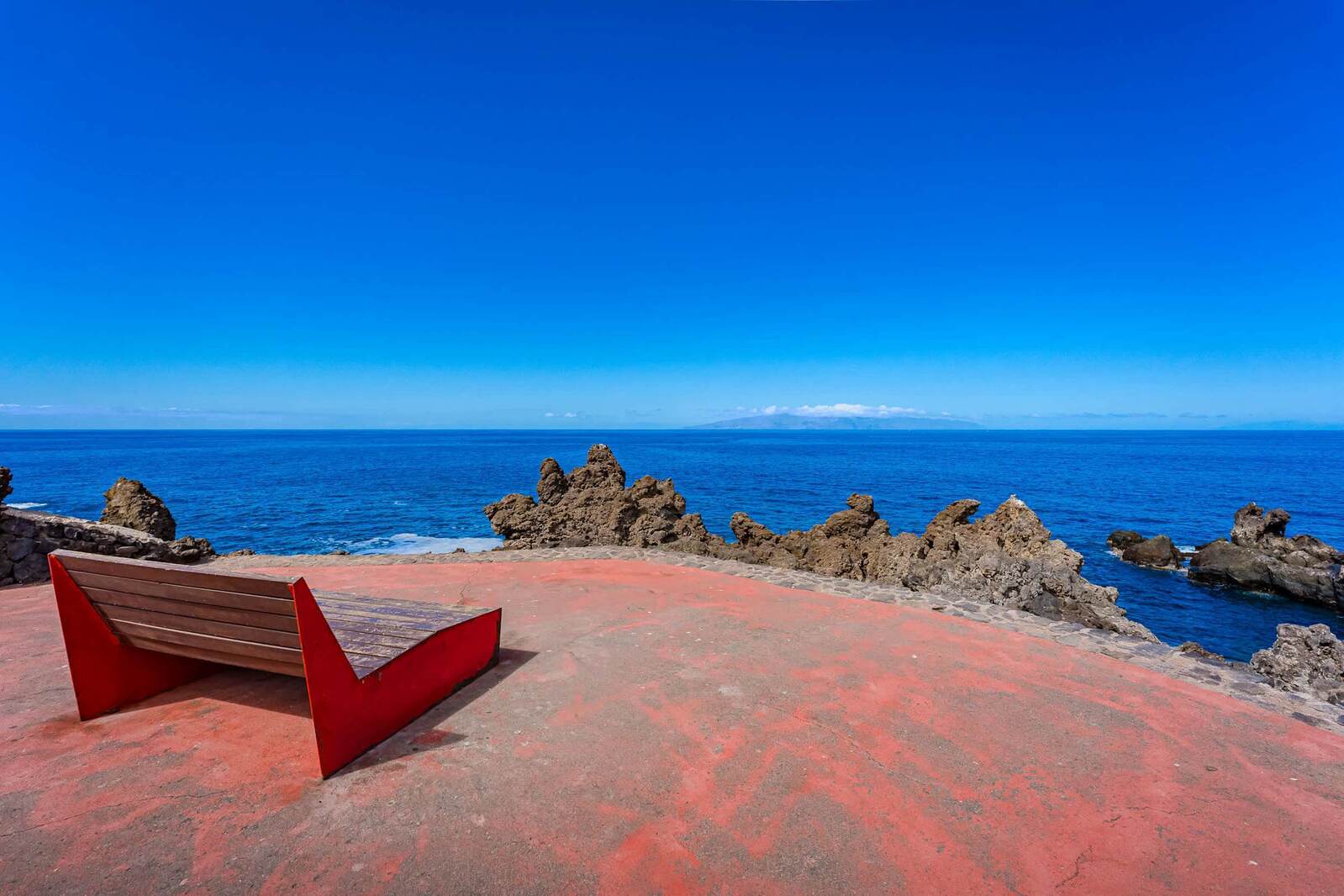 Dramatic Cliff Ocean Viewpoint in Playa San Juan – Tranquil Coastal Escape