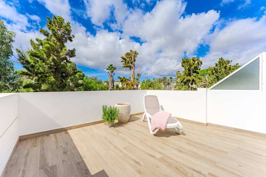Rooftop Sun Deck with Lounger and Greenery – Your Exclusive Oasis for Morning Yoga or Afternoon Siestas