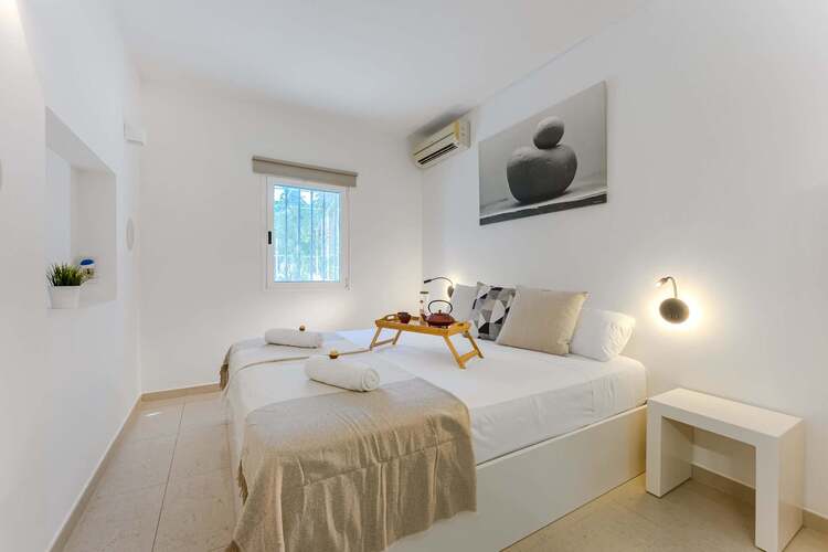 Serene Master Suite with King Bed, Ensuite Walk-In Shower and Soft Neutrals – A Peaceful Space to Unwind and Recharge