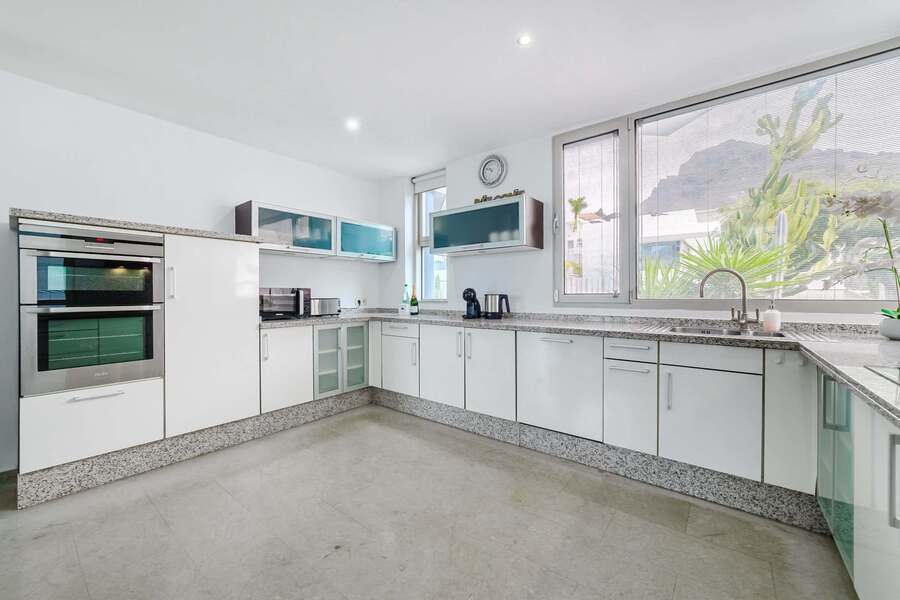 Fully Equipped Kitchen with Garden Views - Prepare Fresh Meals with Modern Appliances