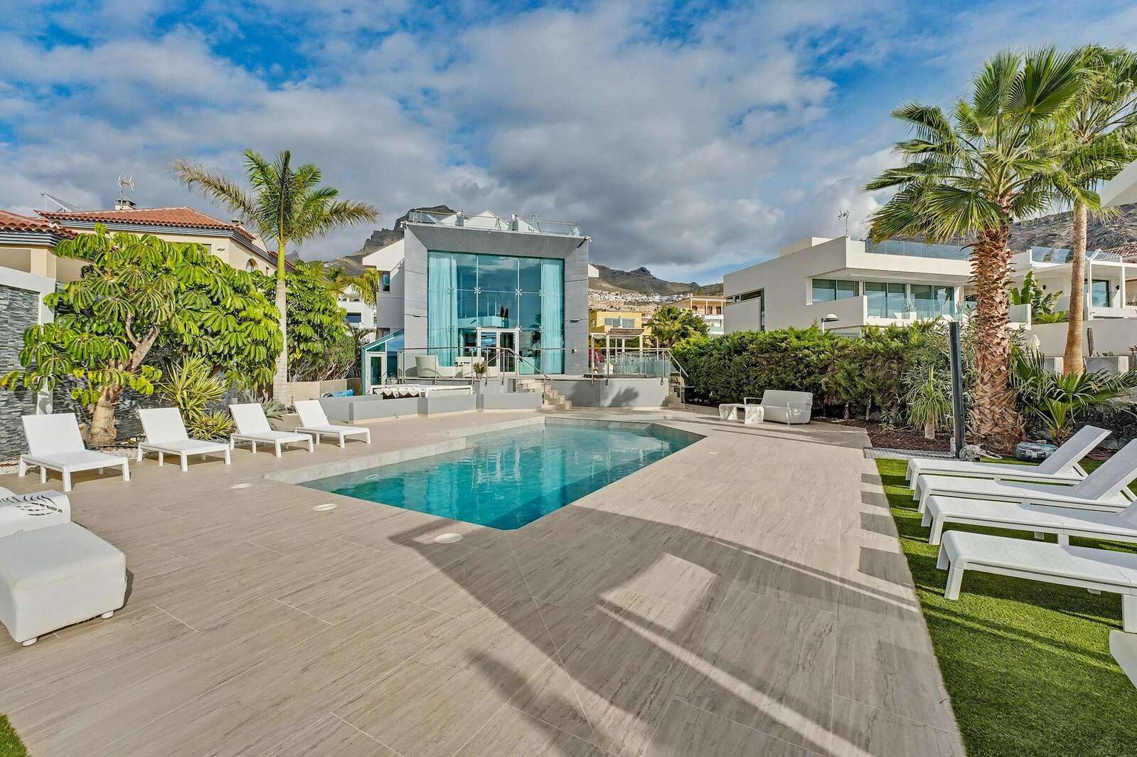Designer Poolside Oasis with Private Loungers and Daybed - Soak Up the Sun in Style Surrounded by Palms and Mountain Views