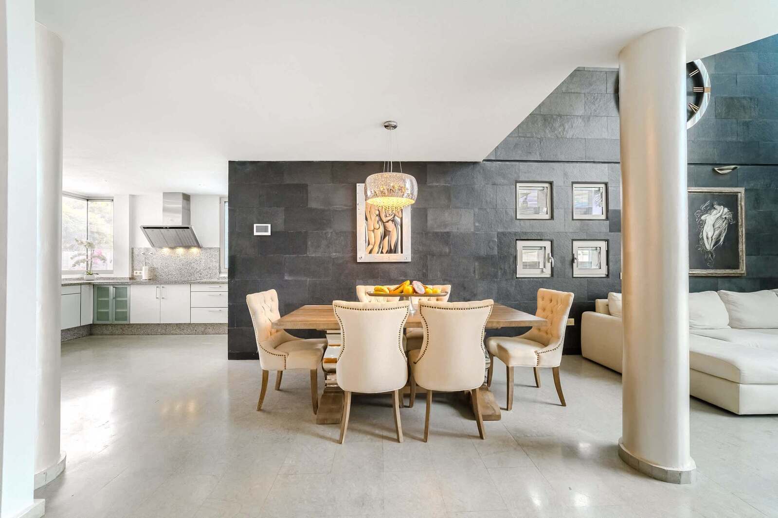 Inviting Dining Area with Plush Seating - Ideal for Family Meals and Memorable Evenings