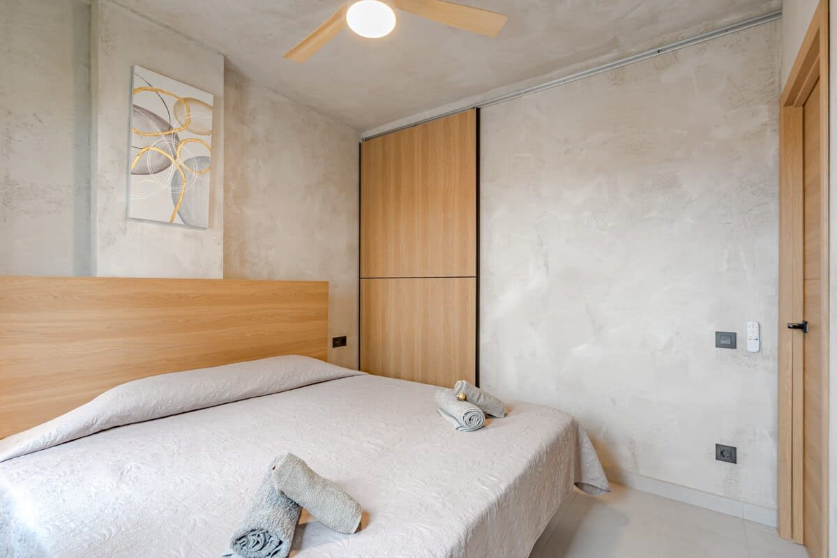 Master Bedroom with Queen-Bed, Wardrobe & Views