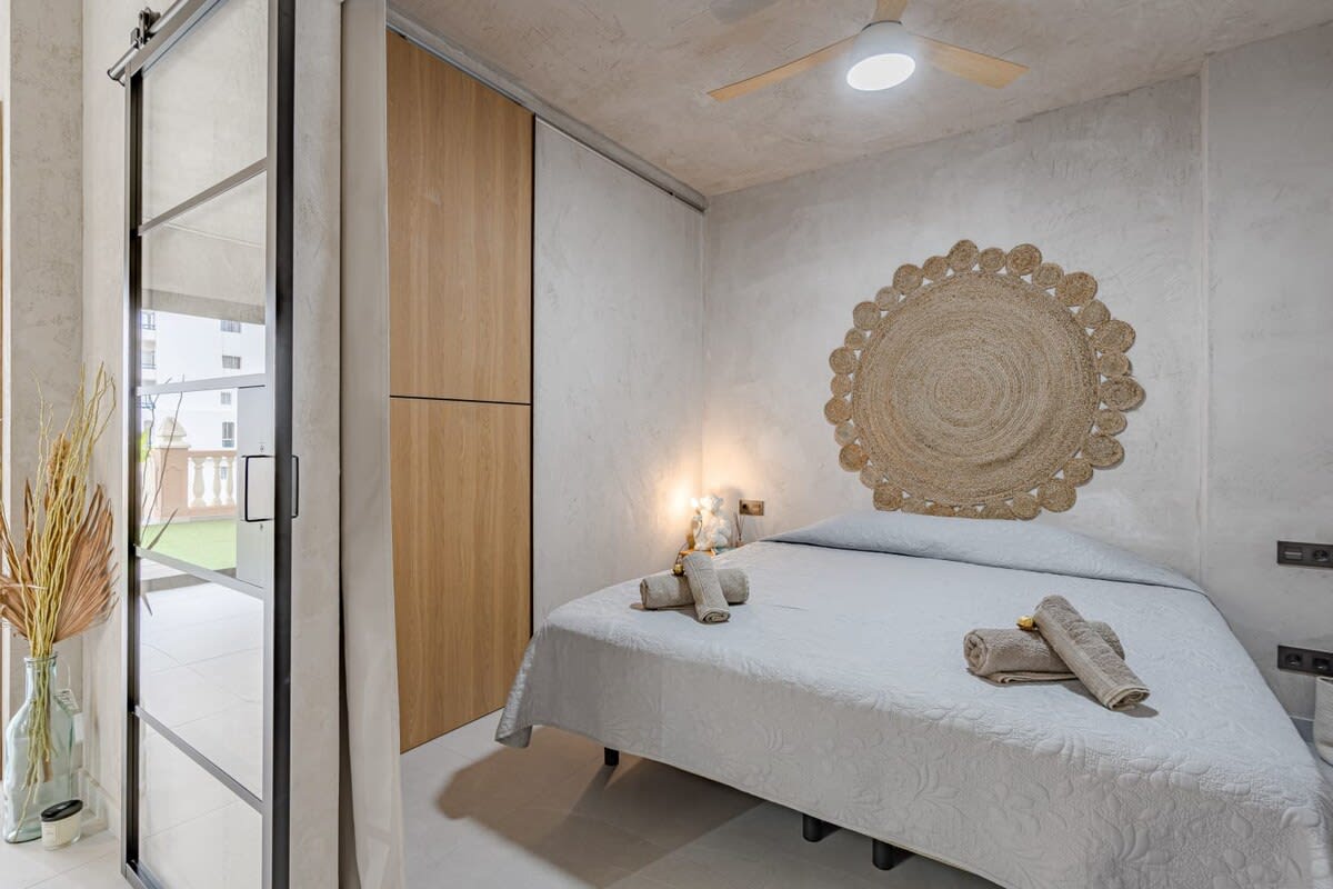 2nd Bedroom with Queen-Size Bed, Wordrobe & Mirror