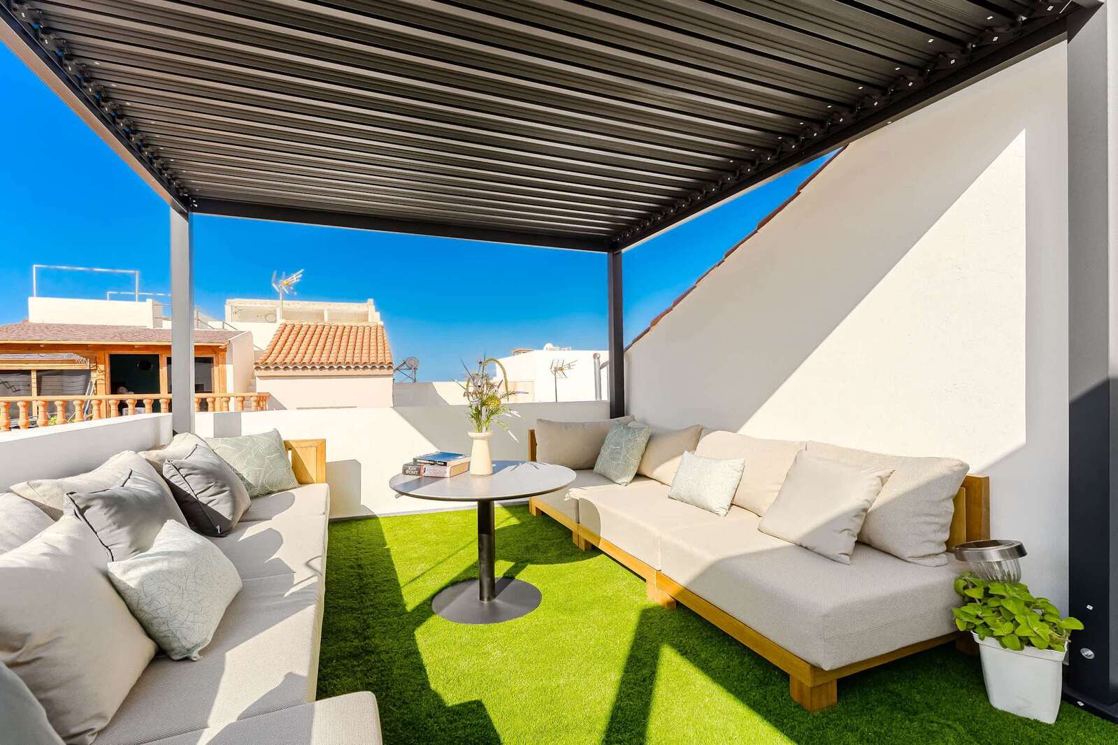 Sophisticated Communal Rooftop Retreat Under Tenerife’s Year-Round Sunshine