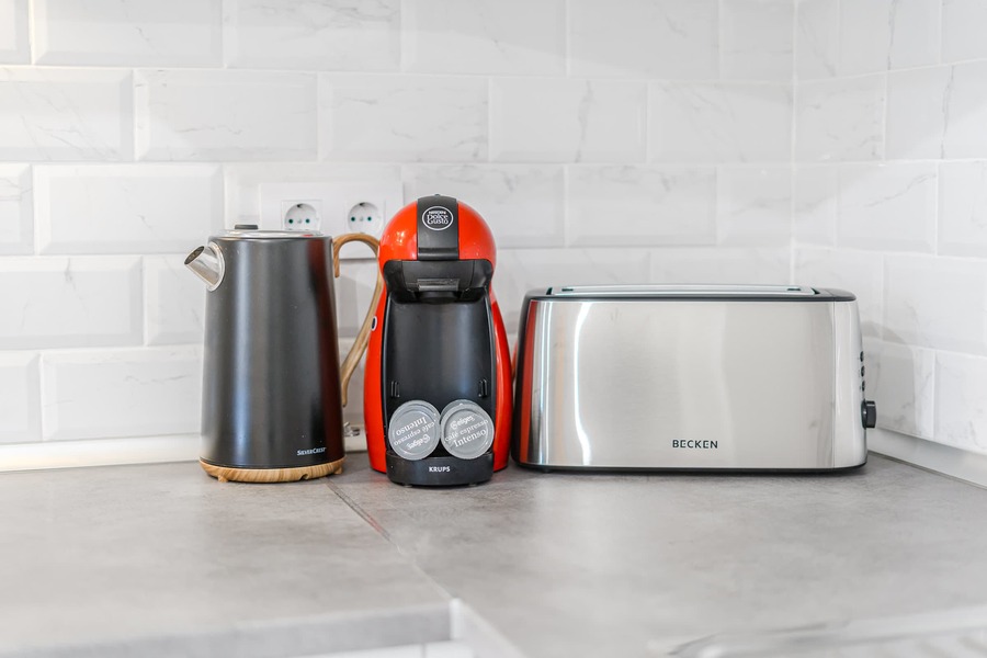 Fully Equipped Kitchen with Coffee Machine, Kettle and Toaster