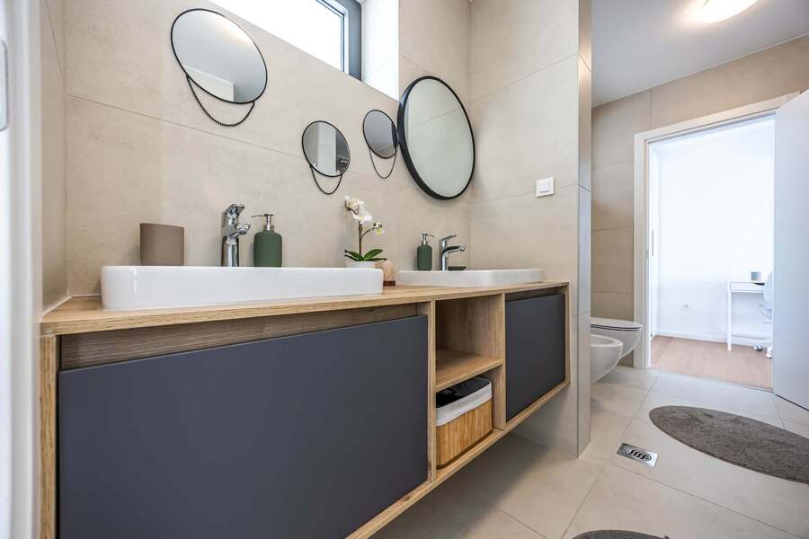 Jack-and-Jill bathroom with double washbasin