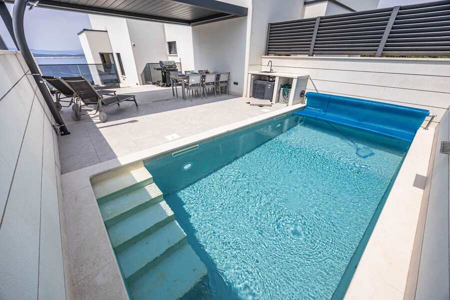 Rooftop pool with entry steps