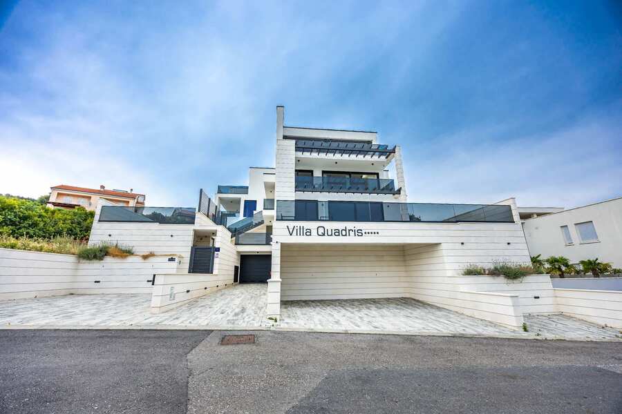 Villa Quadris entrance and garage