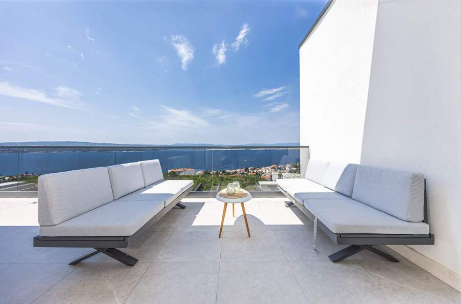 Upper terrace lounge with sea view